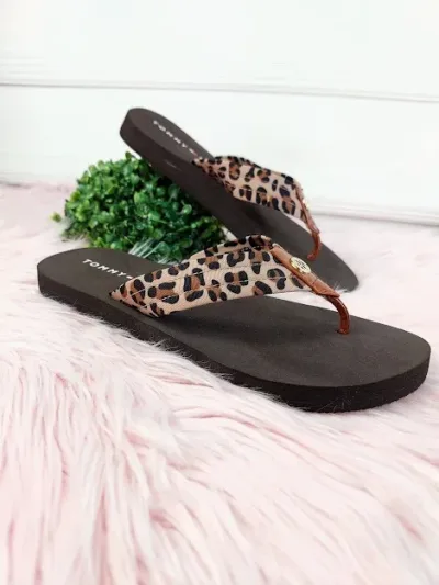Sandalias Tommy Hilfiger para dama color café