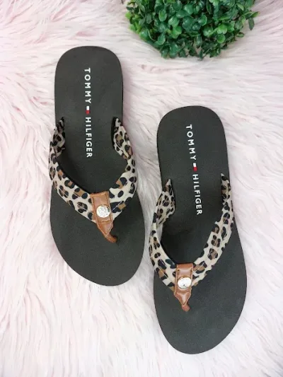 Sandalias Tommy Hilfiger para dama color café