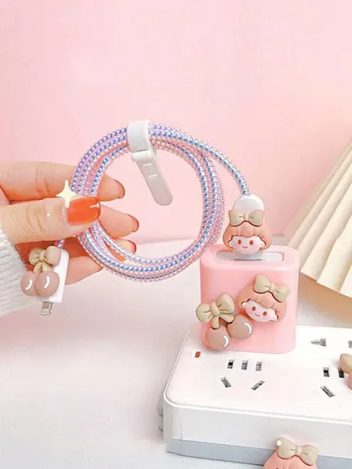 Funda protectora para cargador diseño de cerezas y muñequitas