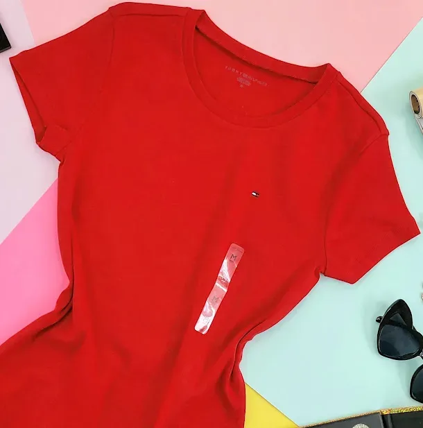 Camiseta Tommy Hilfiger para dama color rojo cuello redondo