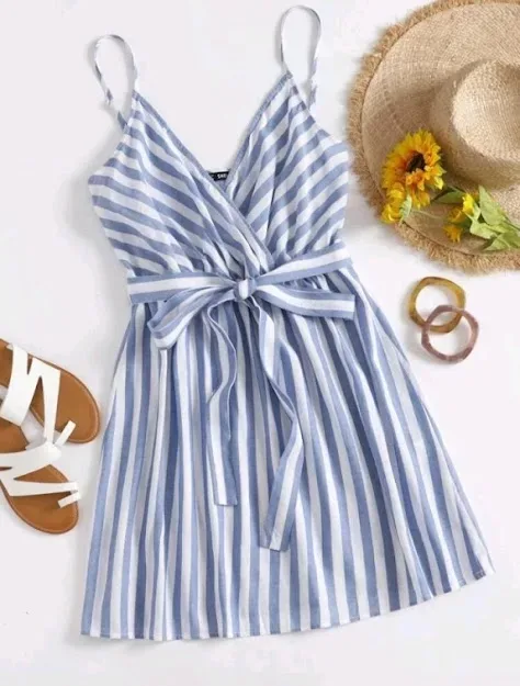 Vestido para dama con diseño a rayas blancas y celestes