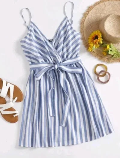 Vestido para dama con diseño a rayas blancas y celestes