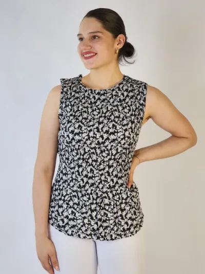 Blusa para dama color negro con estampado floral