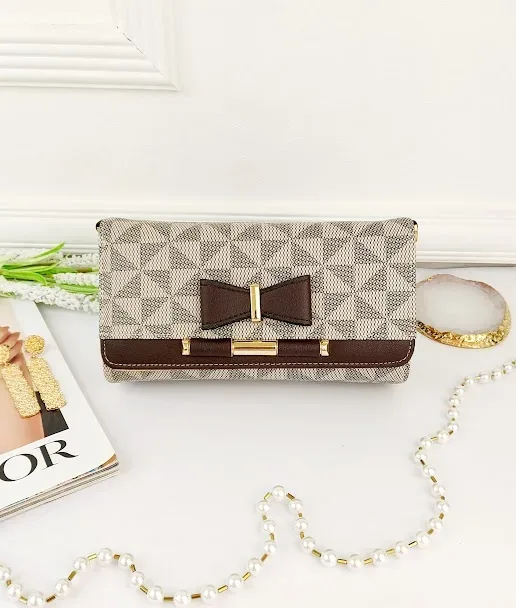 Cartera para dama color café y beige