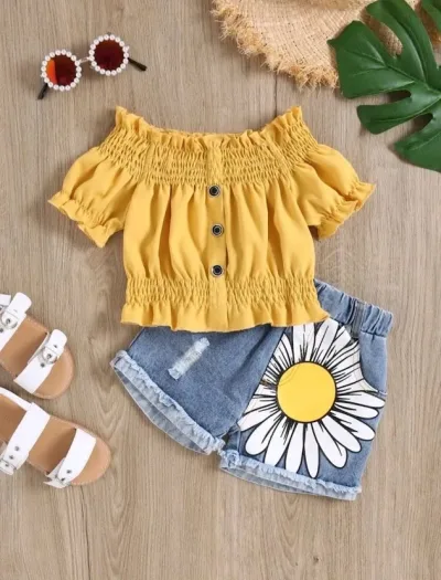 Conjunto de niña de short y blusa color amarillo y jeans azul