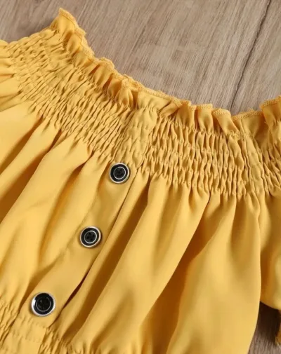 Conjunto de niña de short y blusa color amarillo y jeans azul