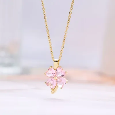 Collar de acero de titanio con diseño de flor rosada