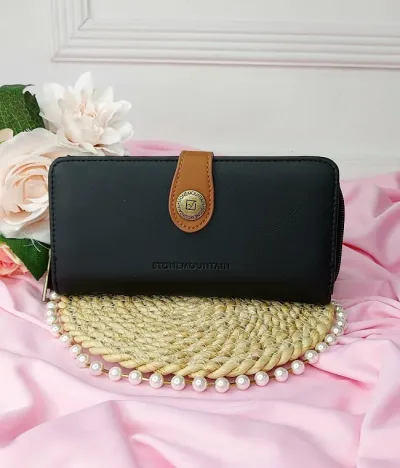 Cartera Stone Mountain Usa para dama color negro y camel