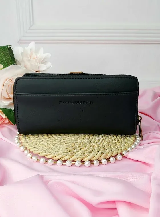 Cartera Stone Mountain Usa para dama color negro y camel