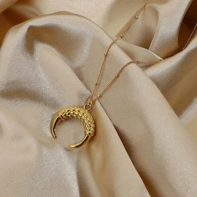 Collar de acero inoxidable para dama color dorado