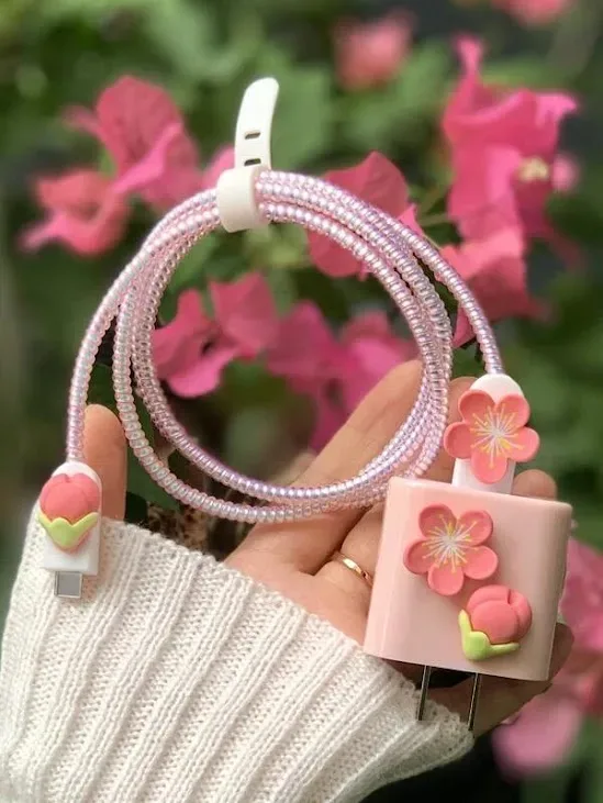 Funda protectora para cargador color rosa diseño flores