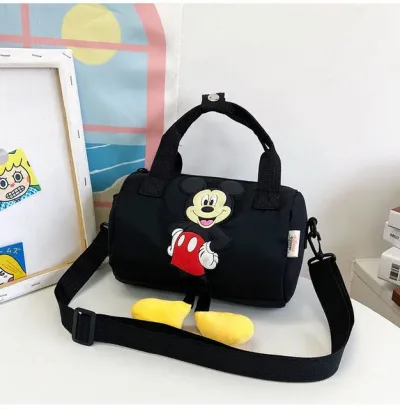Bolso de hombro ZARA para dama color negro con mickey mouse