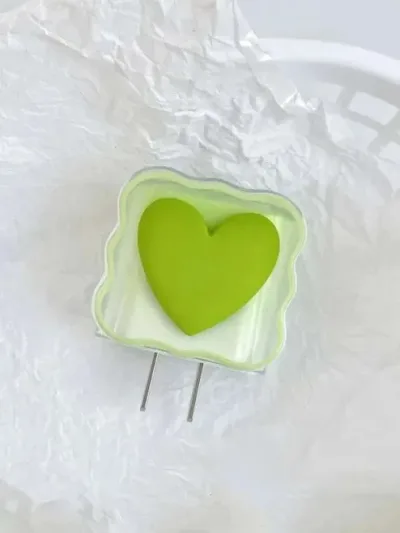 Funda protectora para cargador diseño de corazón verde