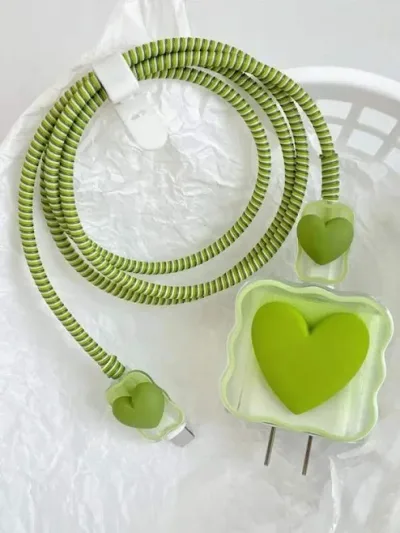 Funda protectora para cargador diseño de corazón verde