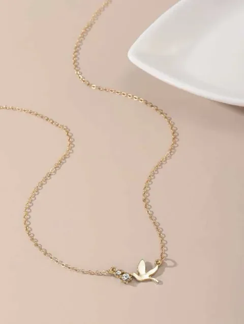 Collar con accesorio de pajaro.