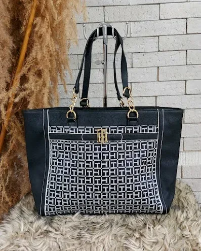 Bolso Tommy Hilfiger para dama color negro y blanco