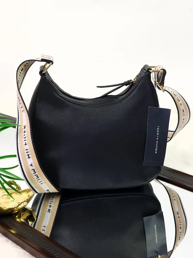 Bolso Tommy Hilfiger para dama color negro