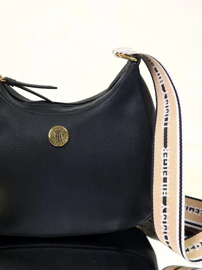 Bolso Tommy Hilfiger para dama color negro
