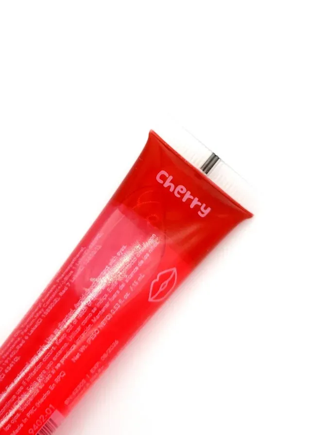 Brillo de labios color rojo
