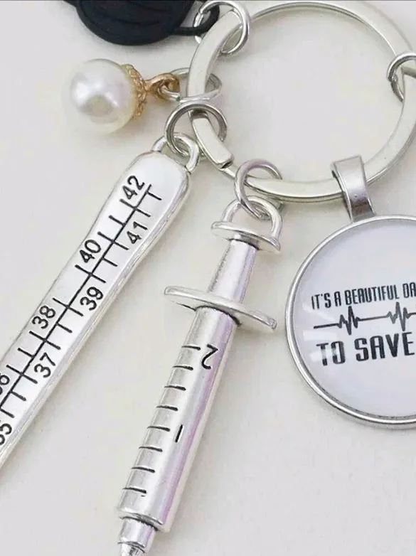 Llavero con diseño de enfermería