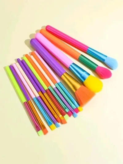 Set de brochas de maquillaje multicolor