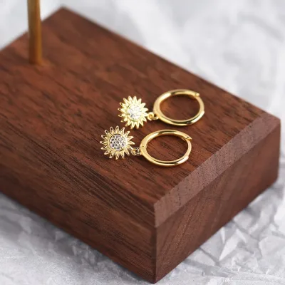 Aretes con baño de plata diseño de girasol
