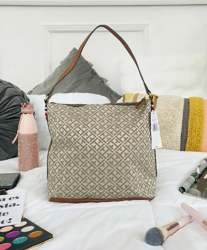 Bolso de hombro Tommy Hilfiger para dama color beige