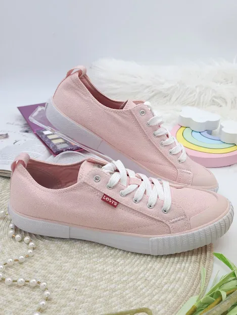 Tenis Levi´s para dama color coral y blanco