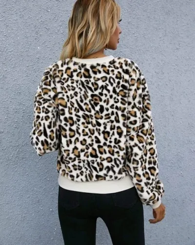 Pullover Teddy para dama con estampado de leopardo