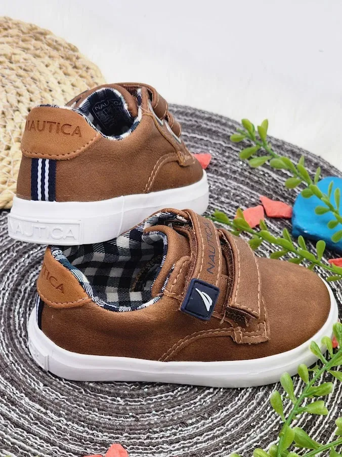 Zapatos Nautica para niño color cafe