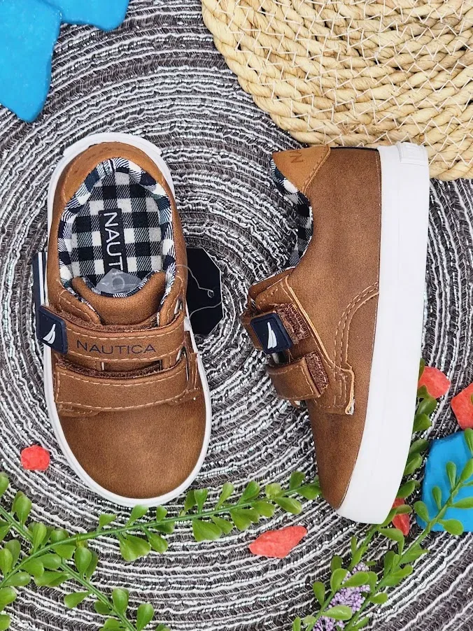 Zapatos Nautica para niño color cafe