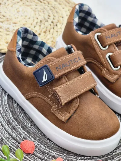 Zapatos Nautica para niño color cafe