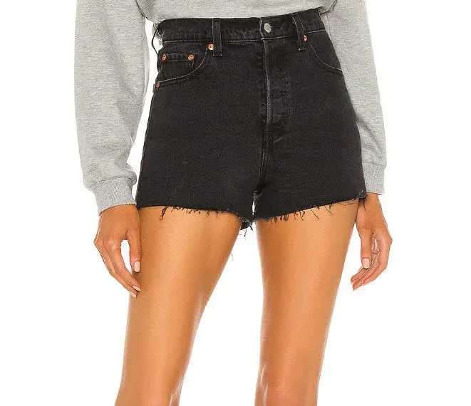 Short Levi´s para dama color negro High Rise 0038