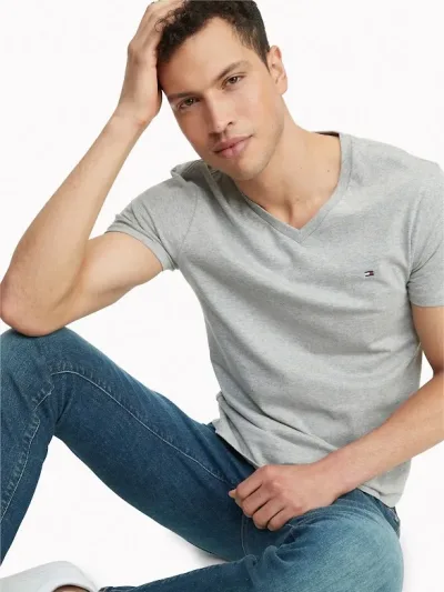 Camiseta Tommy Hilfiger para caballero color gris cuello V
