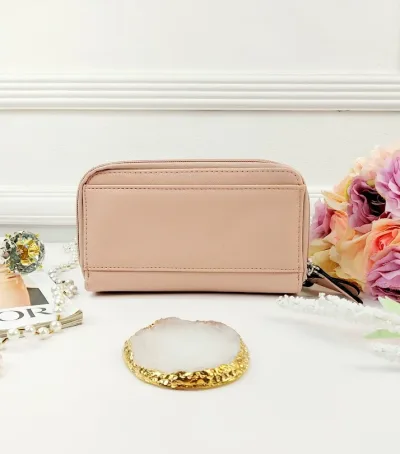 Cartera Guess para dama color rosa