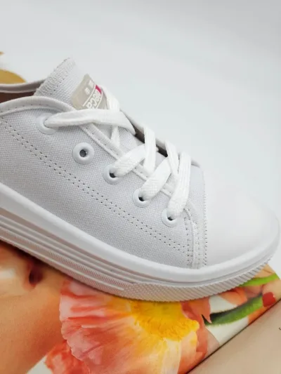 Tenis Moleca para dama color blanco y dorado