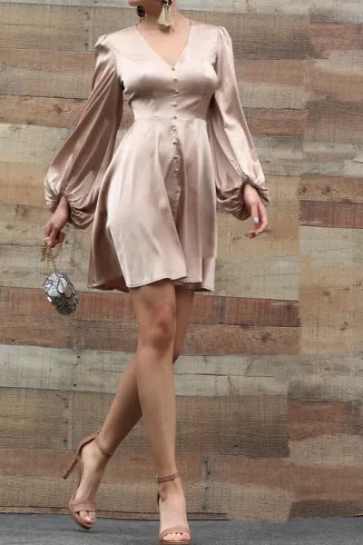 Vestido para dama con botones al centro