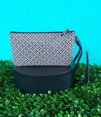 Cartera Tommy Hilfiger para dama color azul y blanco
