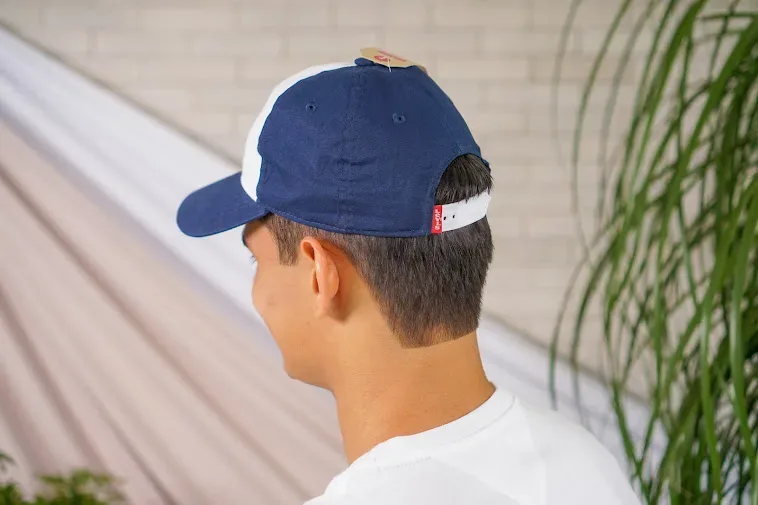 Gorra Levi´s para caballero color azul y blanco