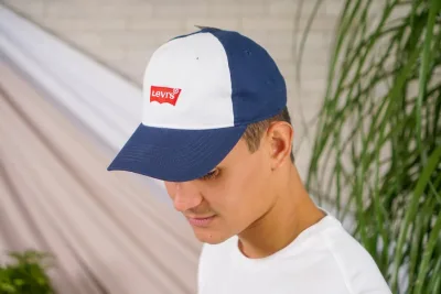 Gorra Levi´s para caballero color azul y blanco