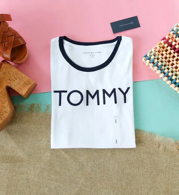 Camiseta Tommy Hilfiger para dama color blanco con diseño de letras