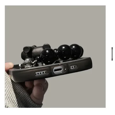 Funda para celular color negro con aza y diseño de perro