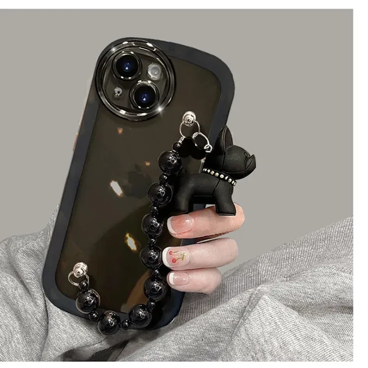 Funda para celular color negro con aza y diseño de perro
