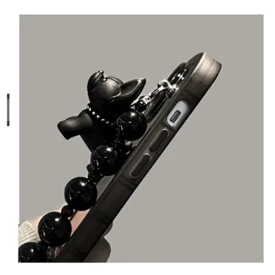 Funda para celular color negro con aza y diseño de perro