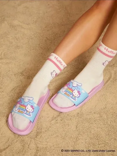Sandalias para dama con diseño Hello Kitty and friends