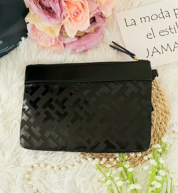 Cartera Tommy Hilfiger para dama color negro