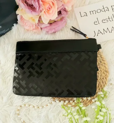 Cartera Tommy Hilfiger para dama color negro