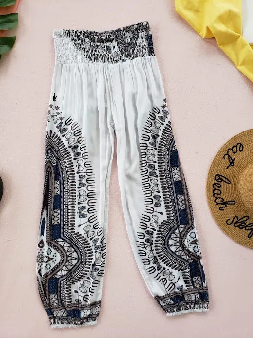Pantalón Ingeart Resort para dama color blanco con estampado tribal