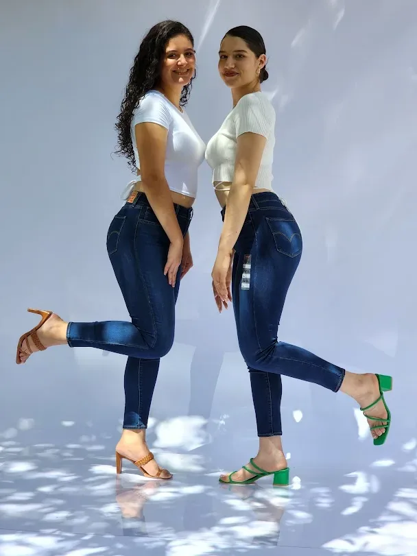 Jeans Levis High-Rise Skinny Ankle para dama 721-0059