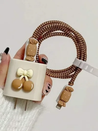 Funda protectora para cargador diseño de cereza y  confite